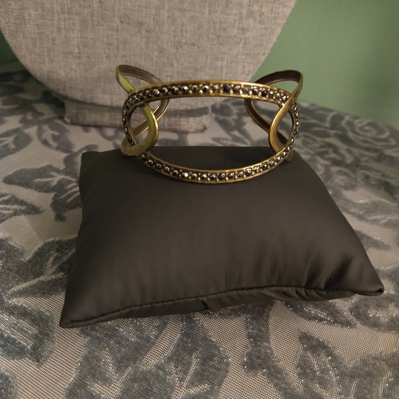 Paparazzi Never a Dull Moment brass bracelet - Picture 9 of 13